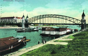Die Flussbadeanstalt an der Elbe auf Höhe der heutigen Strombücke und die städtische Badeanstalt am Herrenkrug.