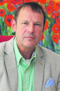 Frank Knöppler: Der 56-Jährige begann 1991 seine Arbeit im Landesdienst Sachsen-Anhalt als Leiter des Zentralen Kriminalitätsdienstes der Polizeiinspektion Stendal. Nach Aufgaben im Innenministerium und im Landeskriminalamt in den Jahren 1997 bis 2009 wechselte er als Prorektor an die Fachhochschule der Polizei nach Aschersleben, wo er bereits vorher als Gastdozent tätig war. Im Jahr 2013 wurde er offiziell zum Rektor ernannt, nachdem er das Amt rund eineinhalb Jahre kommissarisch ausgeübt hatte. Er ist verheiratet und hat drei Kinder.